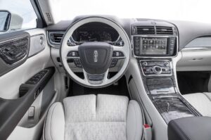 2017-Lincoln-Continental-dashboard
