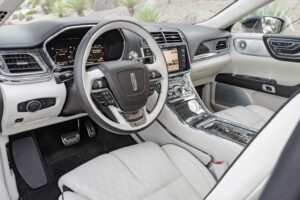 2017-Lincoln-Continental-interior-steering-and-dash-1024x683
