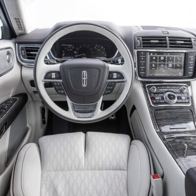 2017-Lincoln-Continental-dashboard